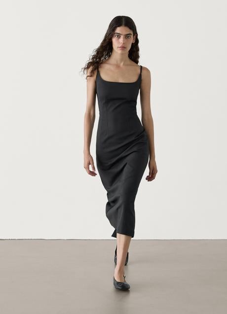 Vestido negro de Massimo Dutti (79,95 euros)