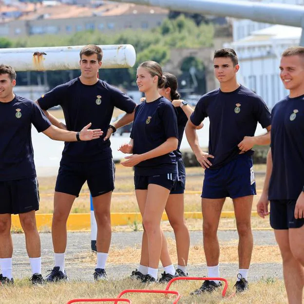 Leonor con su brigada, en la competición deportiva que enfrentó a las distintas brigadas de su promoción, en la Escuela Naval de Marín.