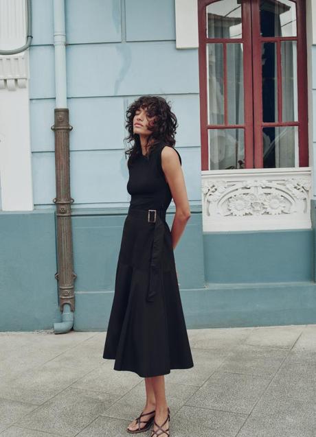 Vestido negro de Zara (25,99 euros)