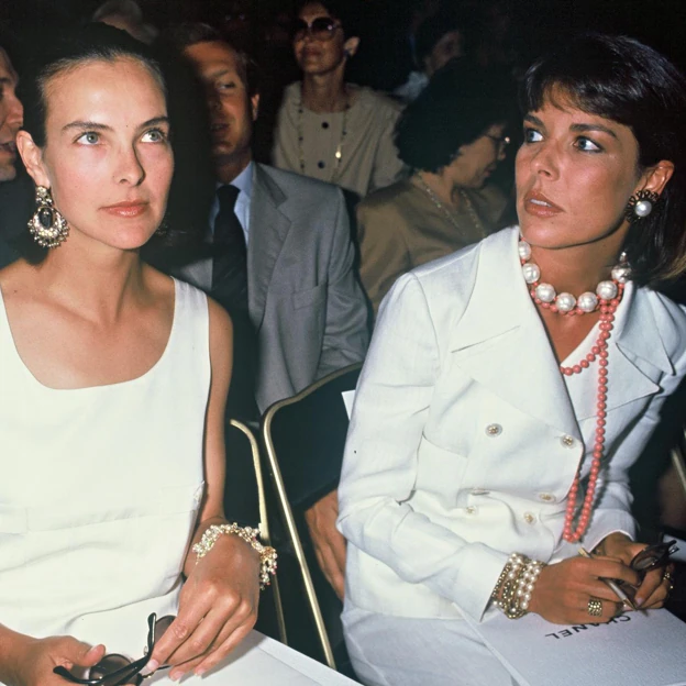 Carole Bouquet y Carolina de Mónaco, al principio de su amistad. 