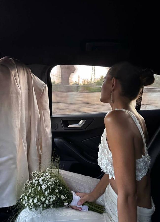 Bea Gimeno con el conjunto de Helena Mareque para su boda religiosa. FOTO: Instagram @begimeno.