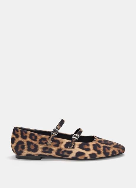 Zapatos estampados de Pull & Bear (25,99 euros)