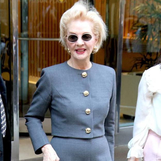 Carolina Herrera da una lección de estilo en Nueva York: el conjunto de dos piezas elegante y muy juvenil