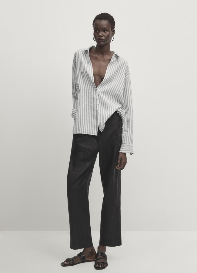Camisa gris de Massimo Dutti, 39,95 euros.