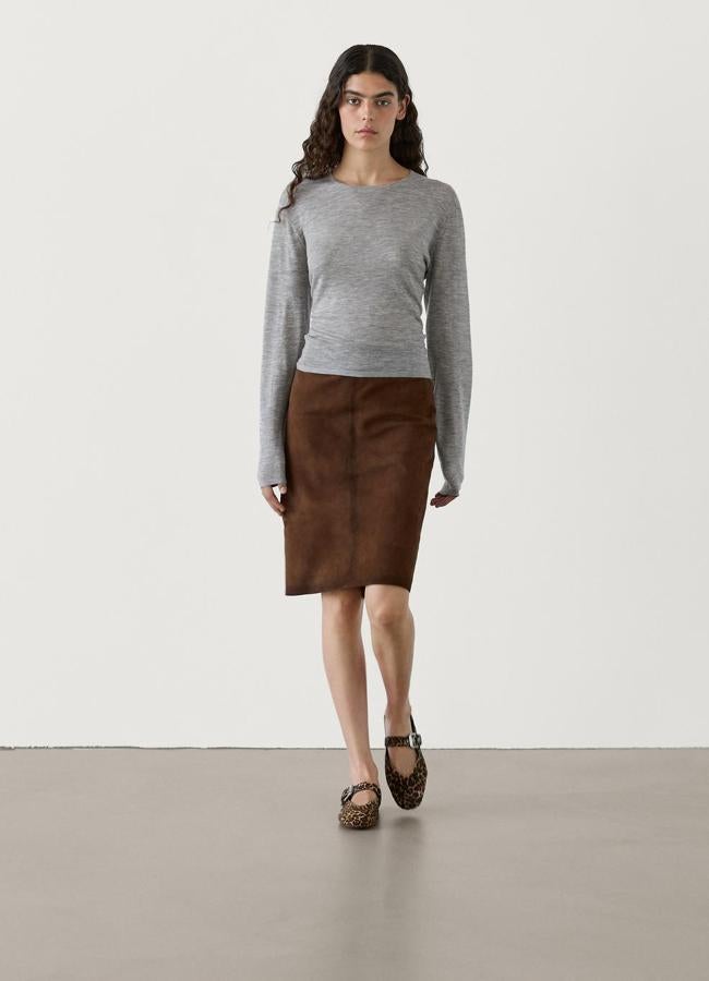 Falda de corte midi de Massimo Dutti.