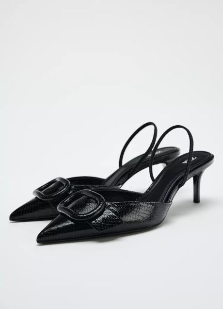 Zapatos negros de Zara (29,99 euros)