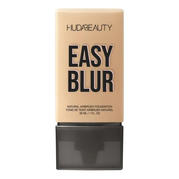 La base de maquillaje Easy Blur de Huda Beauty.