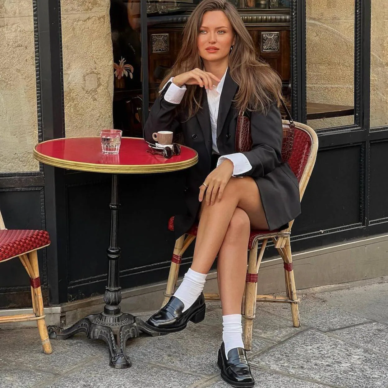 Influencer francesa con mocasines con tacón/@LIVIA_AUER