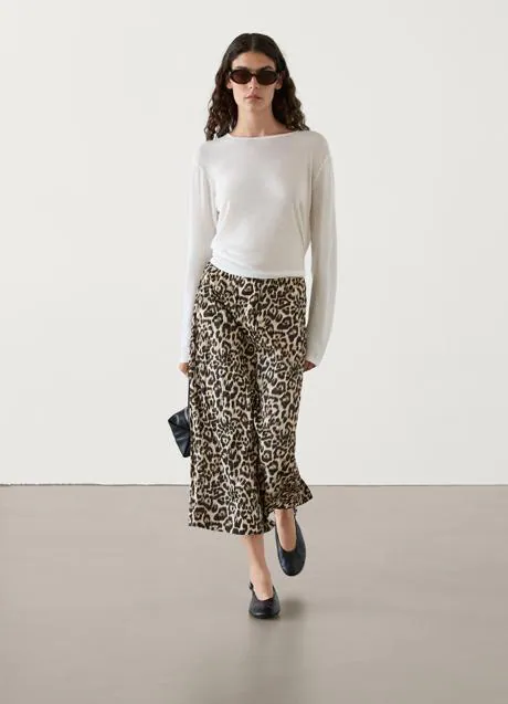 Falda con estampado de leopardo de Massimo Dutti (59,99 euros)