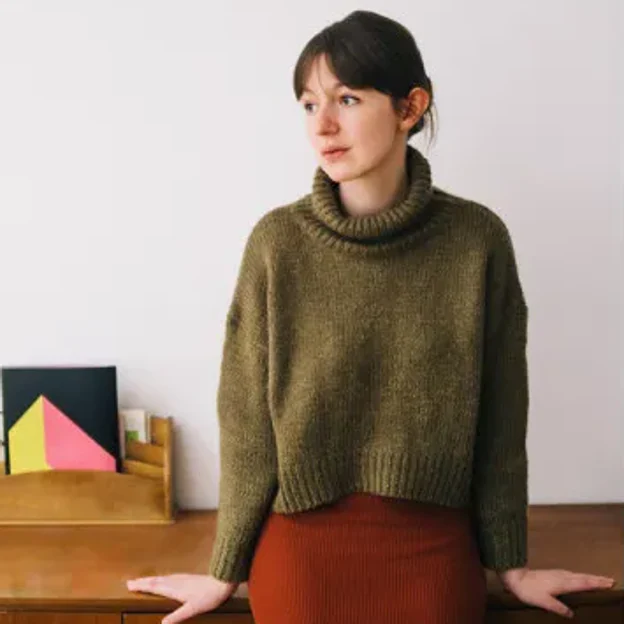 El fenómeno Sally Rooney: la aclamada escritora millennial que odia la fama, vive refugiada en el campo y no quiere vender los derechos de sus libros