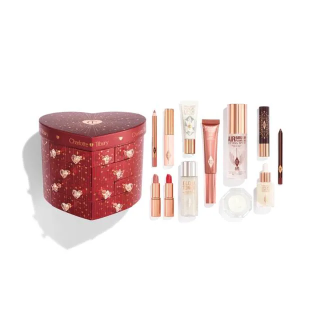 Calendario de Adviento 2024 Charlotte's Beauty Treasure Chest of Love de Charlotte Tilbury. Precio: 215 euros