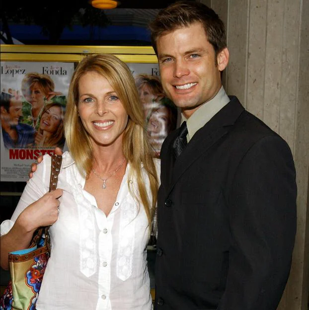 Catherine Oxenberg, con Casper Van Dien., protagonista de la saga 'Starship Troupers', uno de sus exmaridos. 