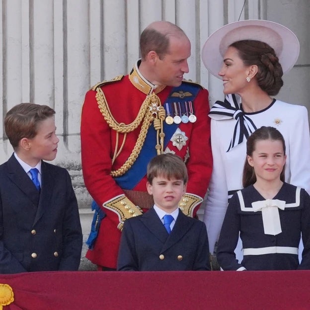 Los príncipes de Gales y sus hijos en el desfile Trooping the Colour. 