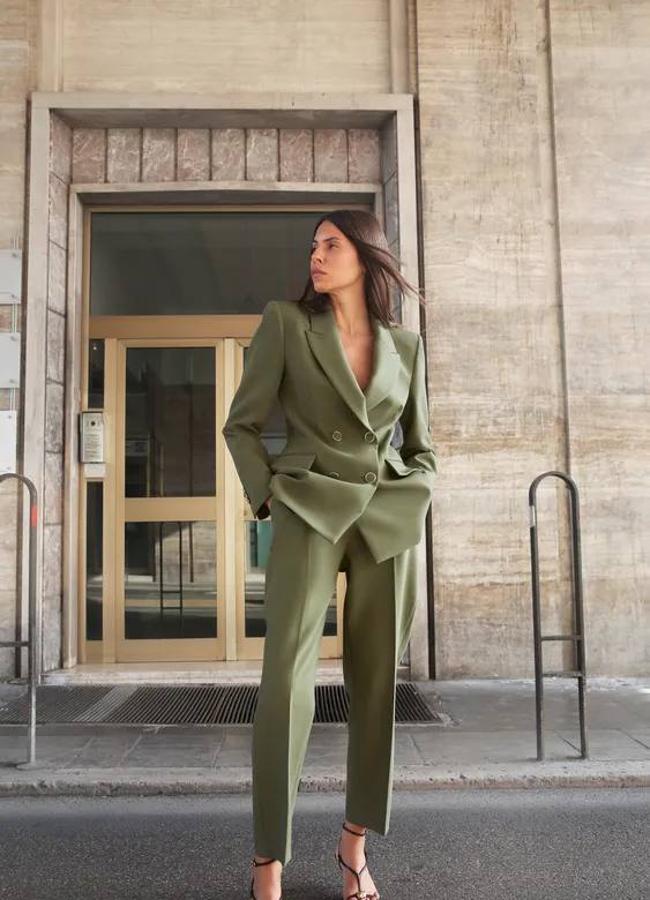 Traje verde oliva de Zara