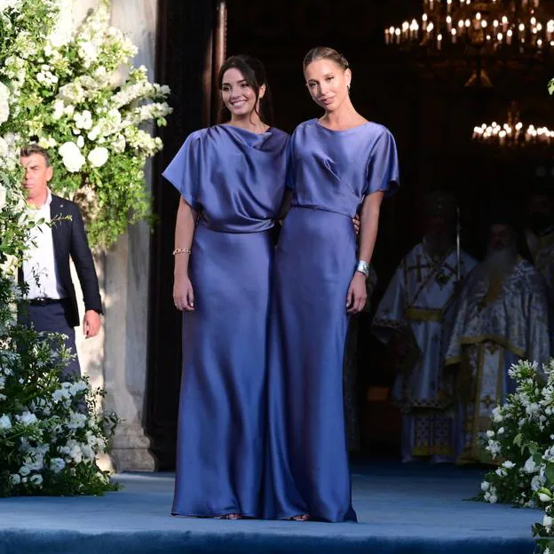 Arrieta y Olympia, vestidas de damas de honor de Teodora de Grecia. 