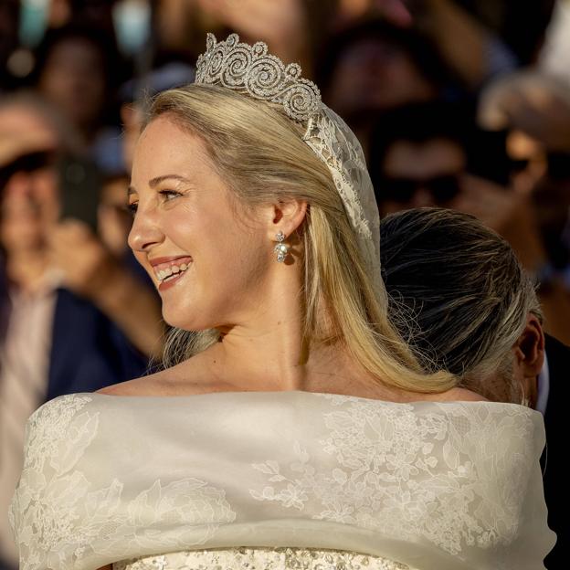 El secreto de la tiara y un velo lleno de historia: los mensajes ocultos del look de boda de Teodora de Grecia