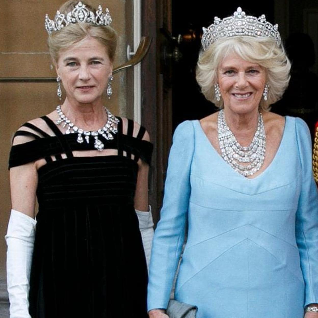 Lady Wellington junto a la reina Camilla. 