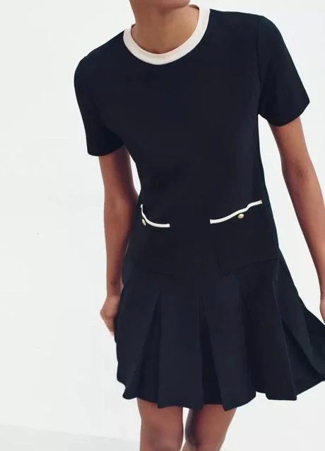 Vestido negro de Zara (29,99 euros)