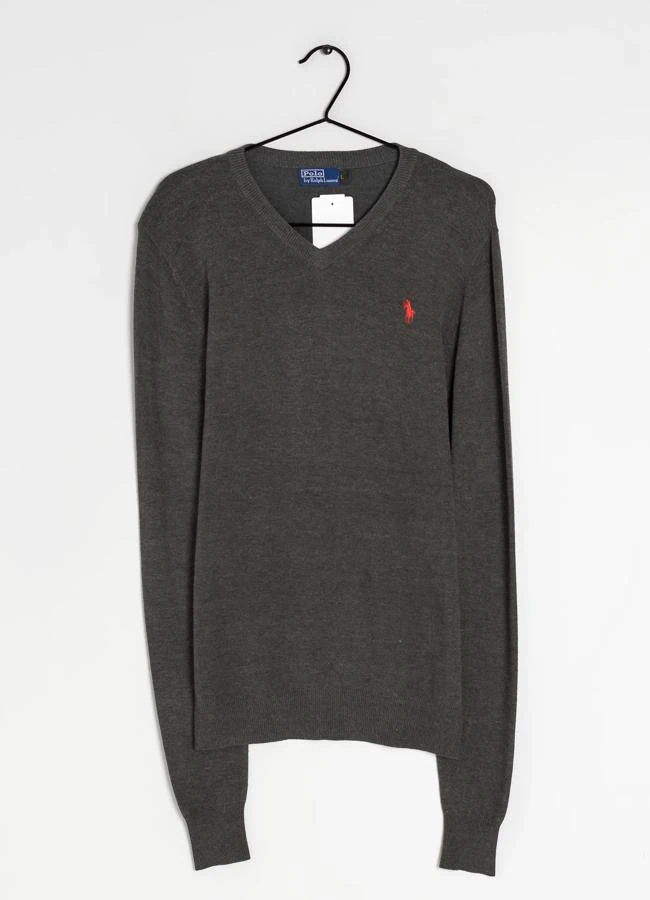 Jersey de pico gris oscuro de lana merino de Ralph Lauren, 199 euros.