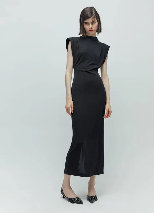 Vestido midi negro con hombreras