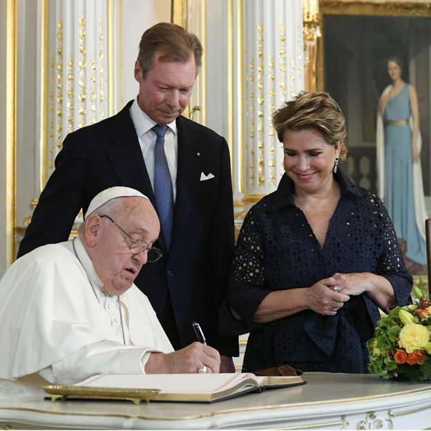 Los grandes duques Enrique y María Teresa con el Papa Francisco. 