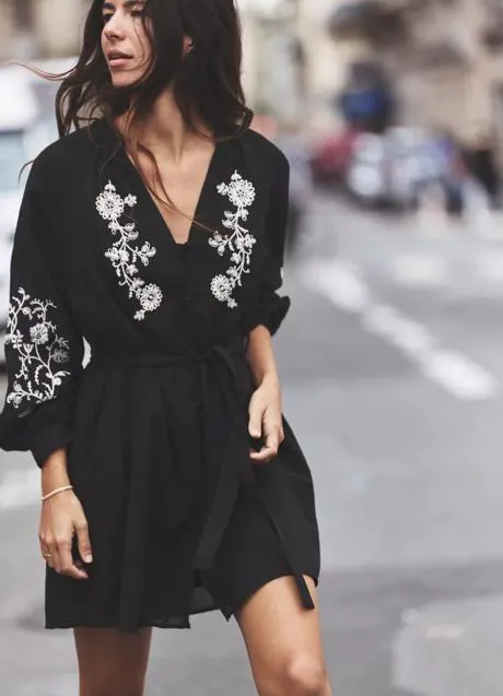 Vestido negro de Zara (29,99 euros)