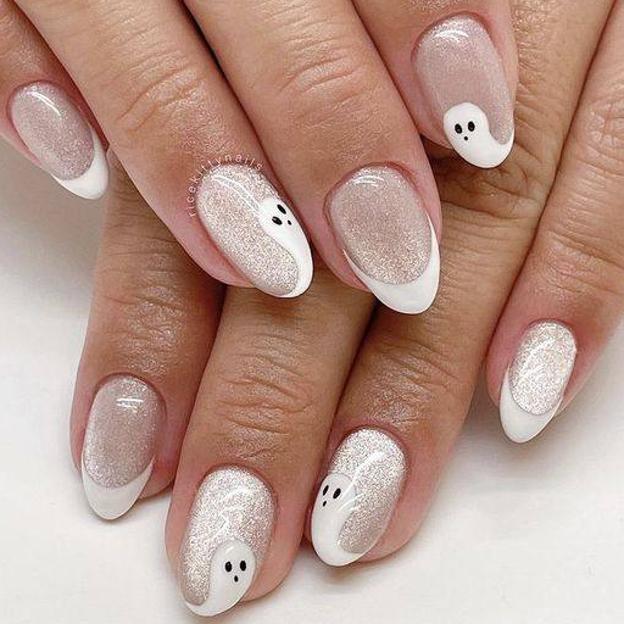 Uñas para Halloween con dibujos de fantasmas