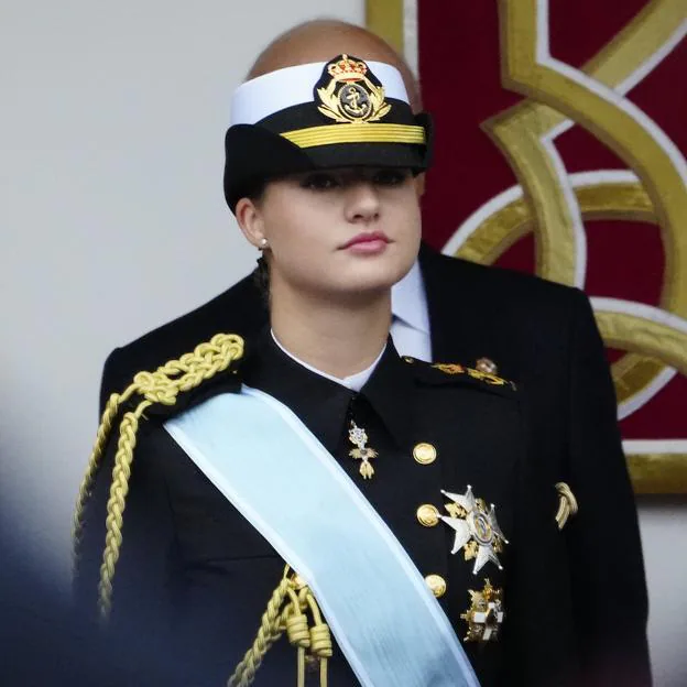 La princesa Leonor estrena uniforme militar de gala en el Día de la Hispanidad: todos los detalles de su look