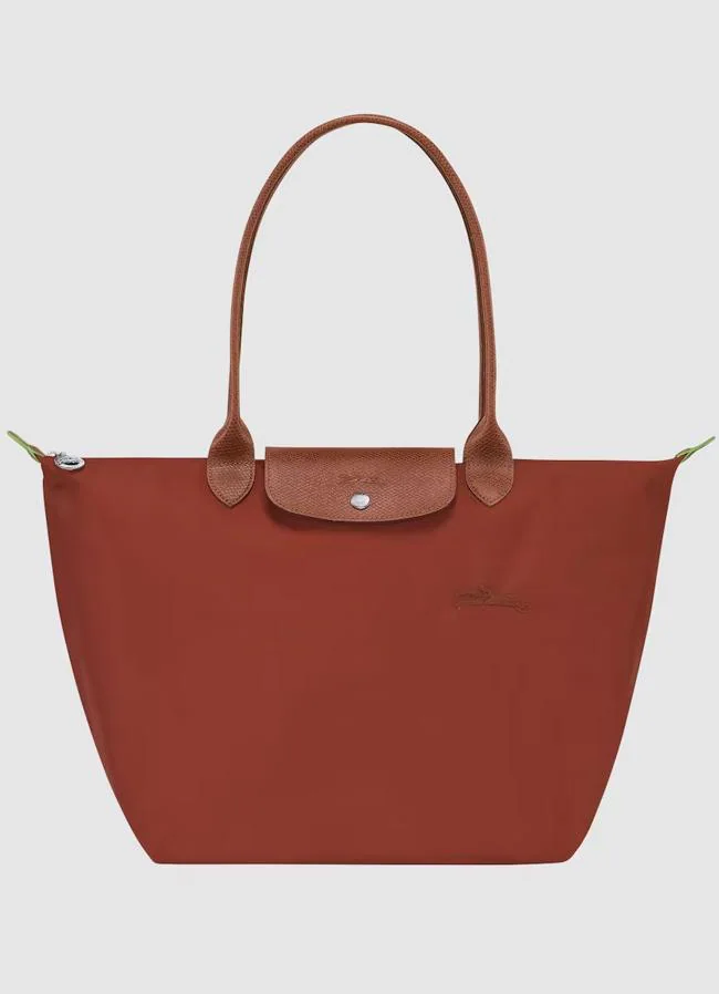 Bolso de hombro grande Le Pliage Green de Longchamp, 130 euros.