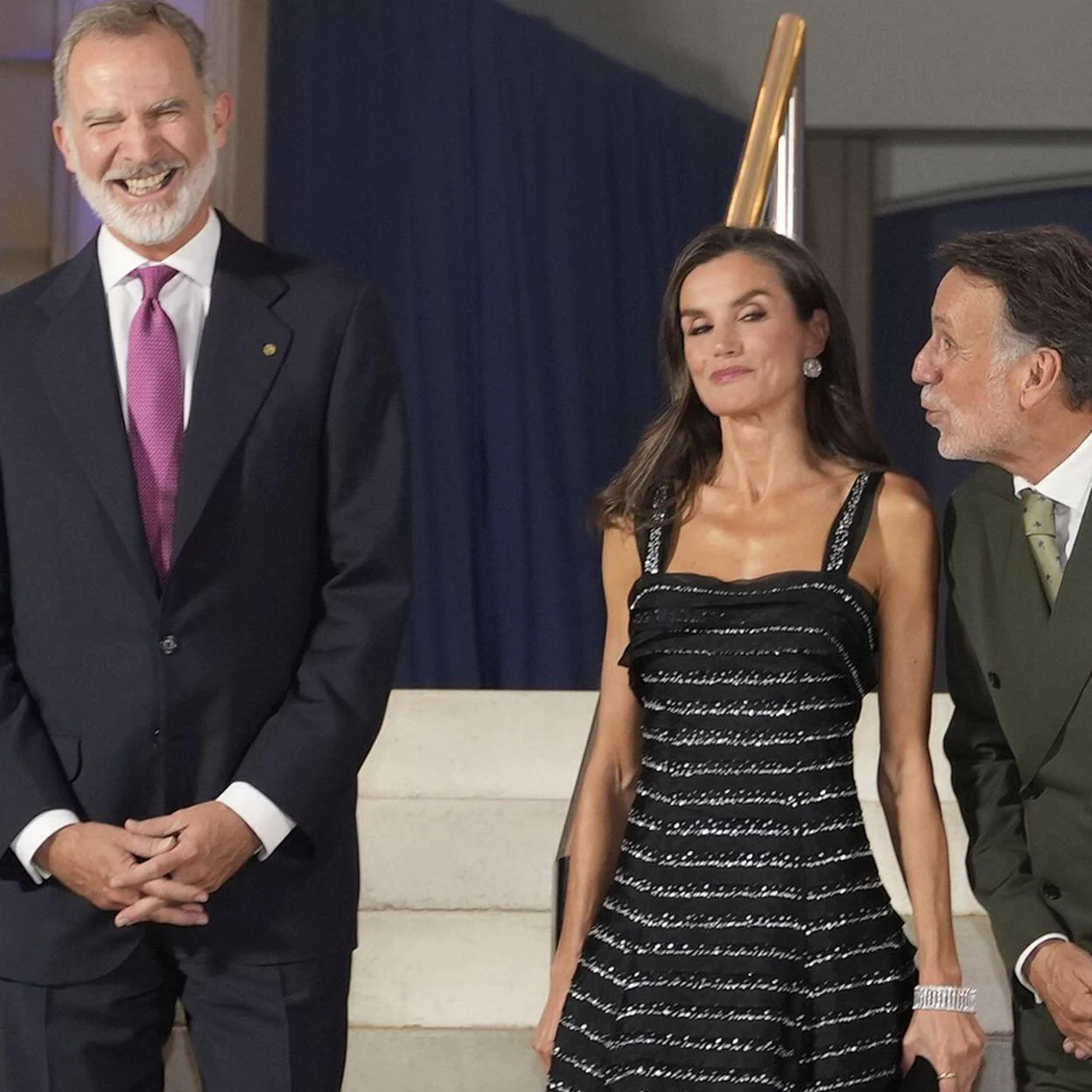 Los tres protagonistas de la anécdota más comentada de la cena del Premio Planeta: los reyes Felipoe y Letizia y el presidente del Grupo Planeta, José Creuheras. /GTRES