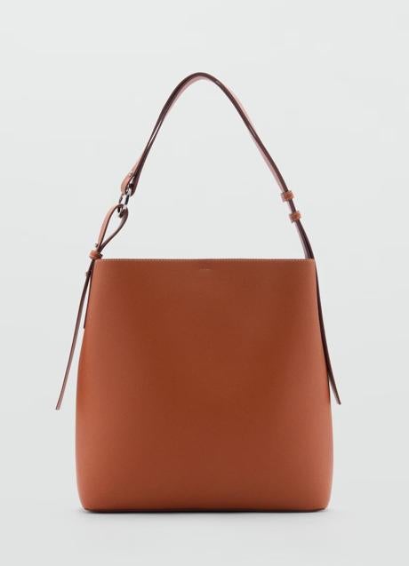 Bolso marrón de Mango (25,99 euros)