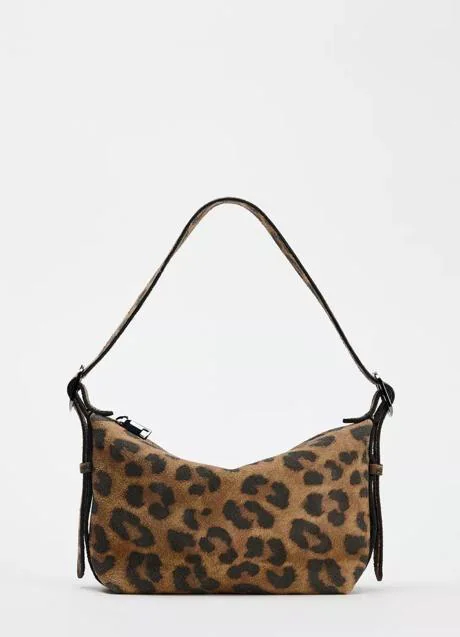 Bolso con estampado de leopardo de Zara (79,99 euros)