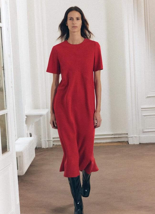 Vestido rojo de Zara (25,95 euros).