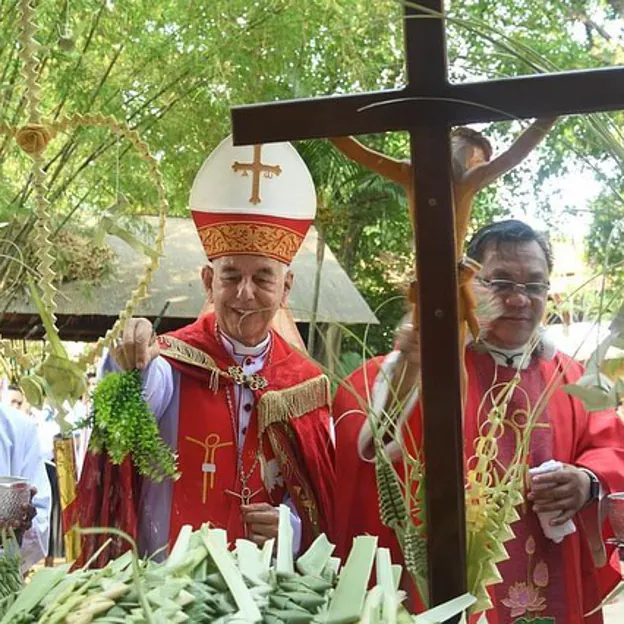 Kike Figaredo durante una misa en Camboya. 