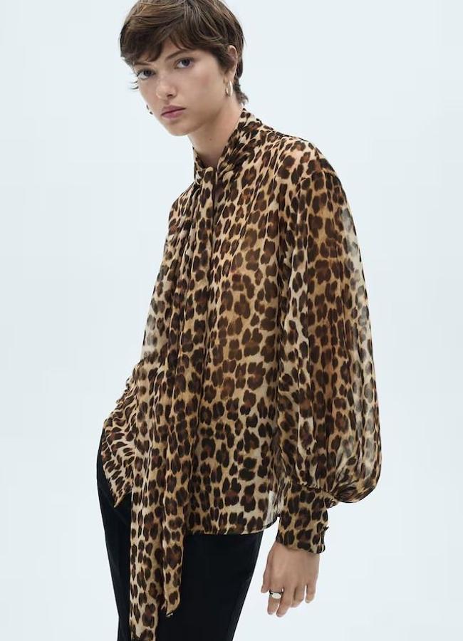 Camisa con pañuelo de leopardo