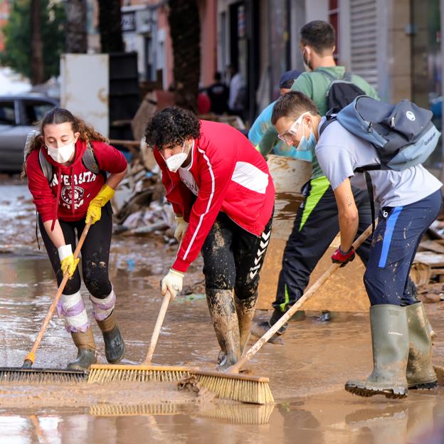 Los voluntarios siguen trabajando en Valencia para paliar las consecuencias de la DANA. 