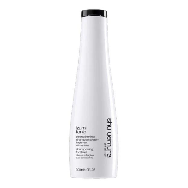 Champú Izumi tonic de Shu Uemura con agua de arroz (42,99 euros en Sephora).