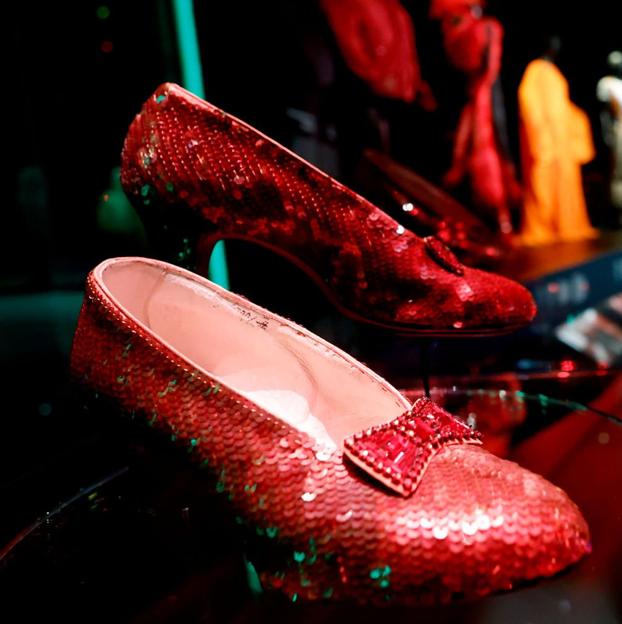 Los zapatos de Judy Garland, expuestos.