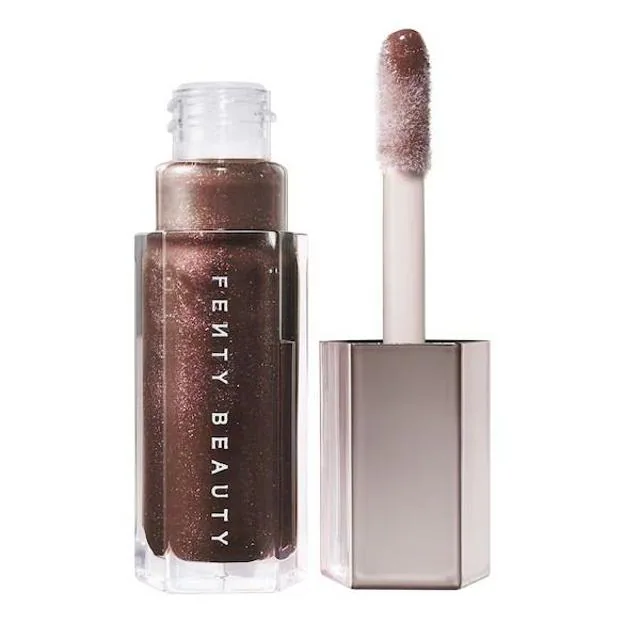 Gloss Bomb Universal Lip Luminizer en tono Hot Chocolit de Fenty Beauty