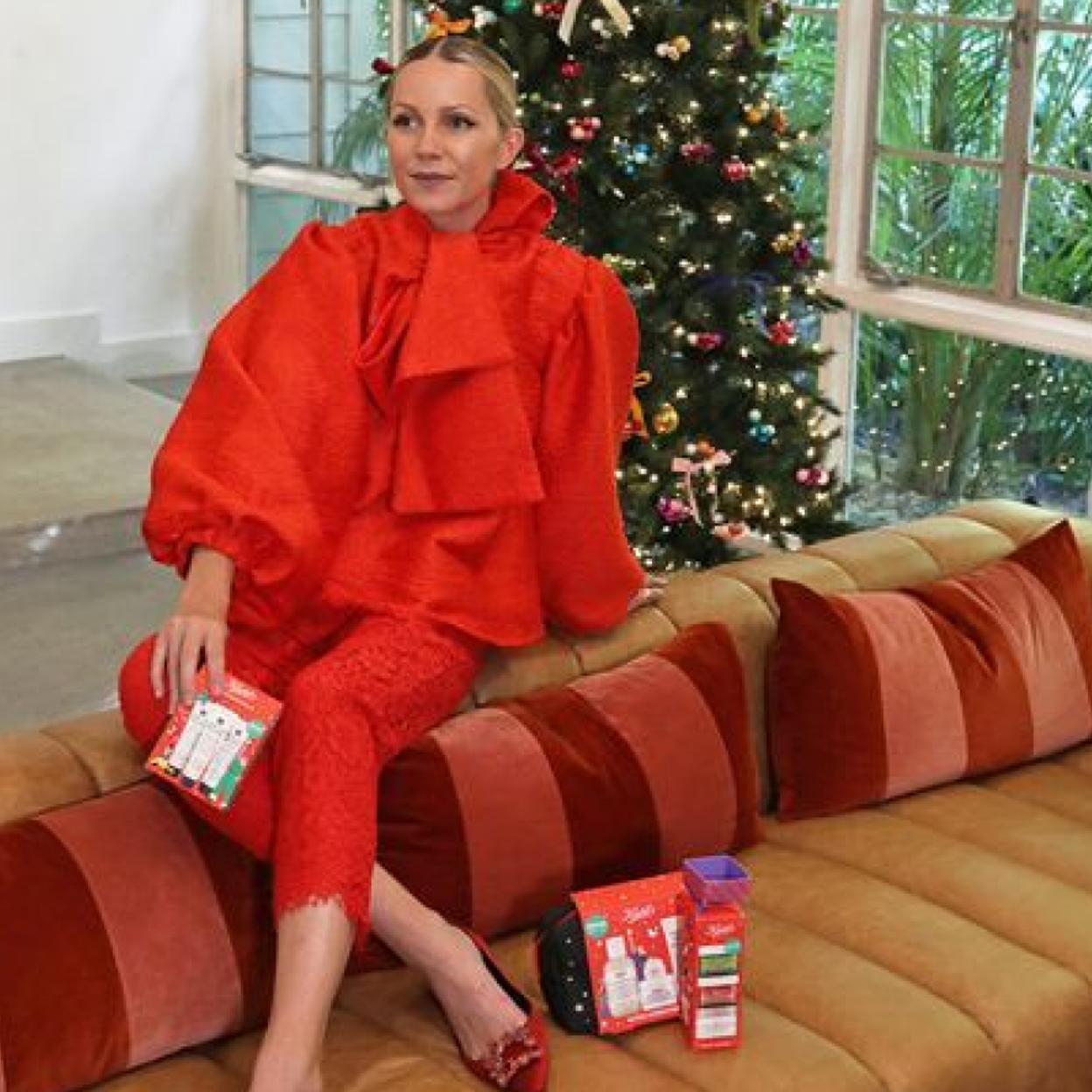 Influencer con pack de belleza para Navidad/@BLAIREADIEBEE