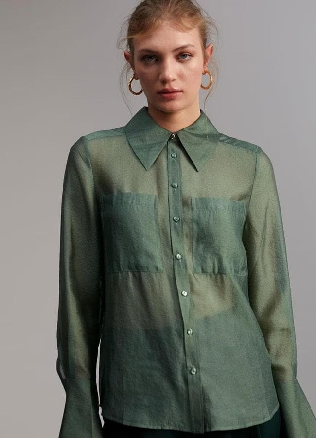 Blusa verde de Lola Casademunt, 129 euros.