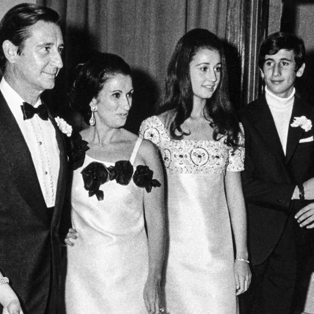 Así fue la puesta de largo de Carmen Martínez-Bordiú en su 'baile de debutantes' hace 55 años: 700 invitados y un vestido de Alta Costura