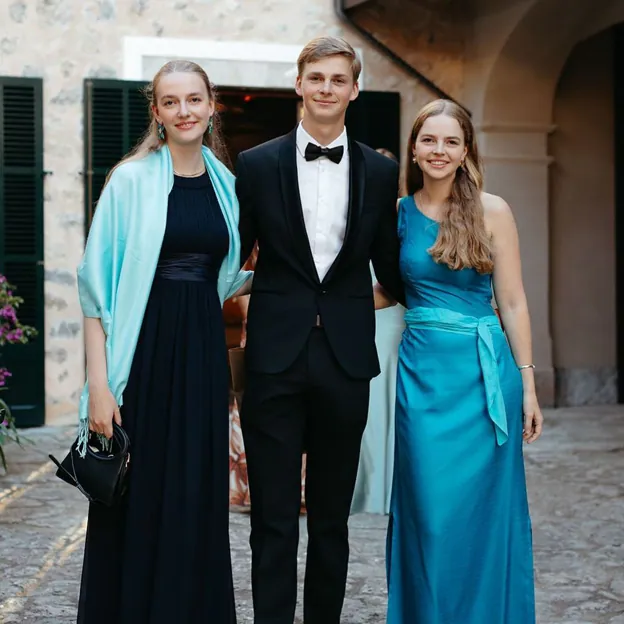 El archiduque junto a sus dos hermanas este verano en Palma de Mallorca. 