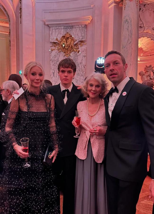 Gwyneth Paltrow, Moses Martin, Blythe Danner y Chris Martin en el Baile de Debutantes. / @gwynethpaltrow