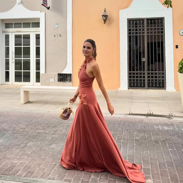 Amaia Salamanca con vestido de Zambonino.