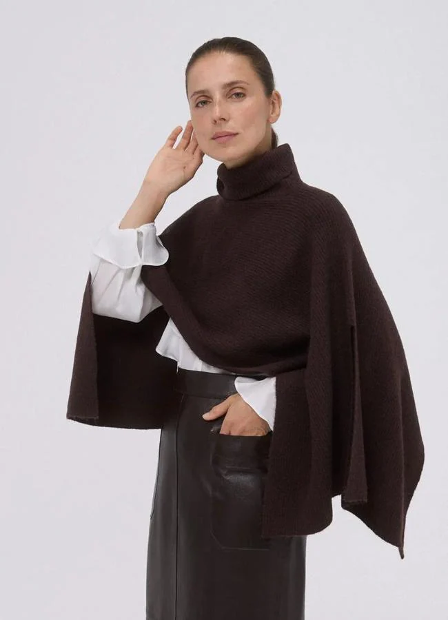 Poncho de punto cropped con cuello vuelto