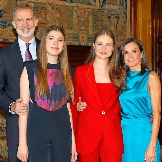 Foto veraniega de la reina Letizia en pleno diciembre: la felicitación de Navidad más extraña de la familia real