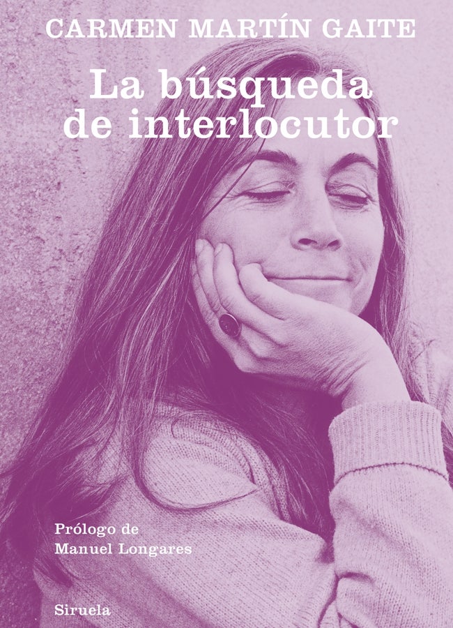 Carmen Martín Gaite en la portada de uno de sus libros. 