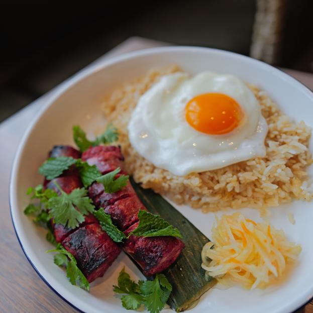 El desayuno filipino creado por Tim Flores, que se puede disfrutar en su restaurante Kasama, en el distrito ucraniano de Chicago.