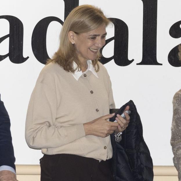 H&M tiene por menos de 20 euros la chaqueta de punto de la infanta Cristina